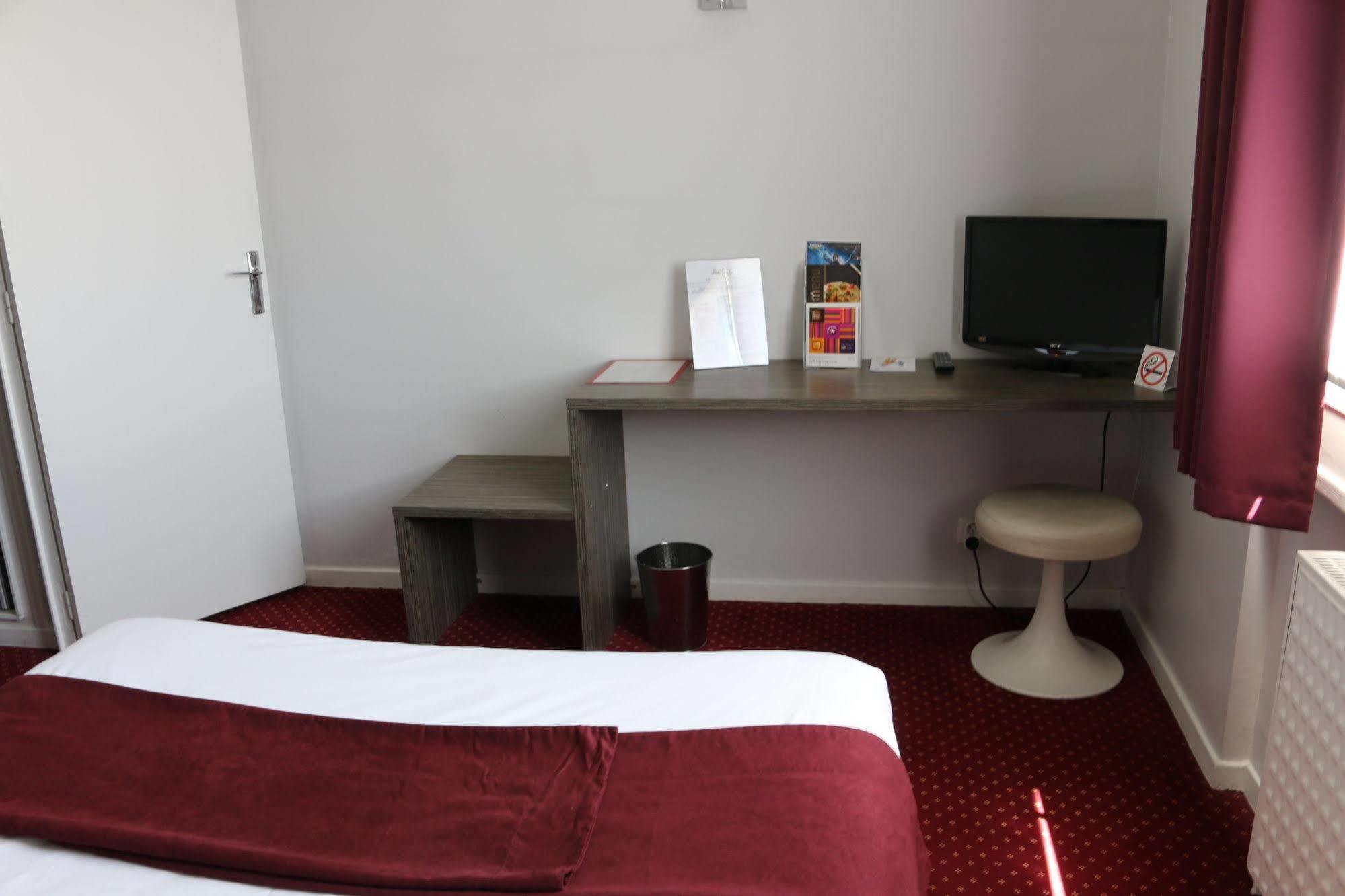 The Originals City, Hotel Dau Ly, Lyon Est Bron Exterior foto
