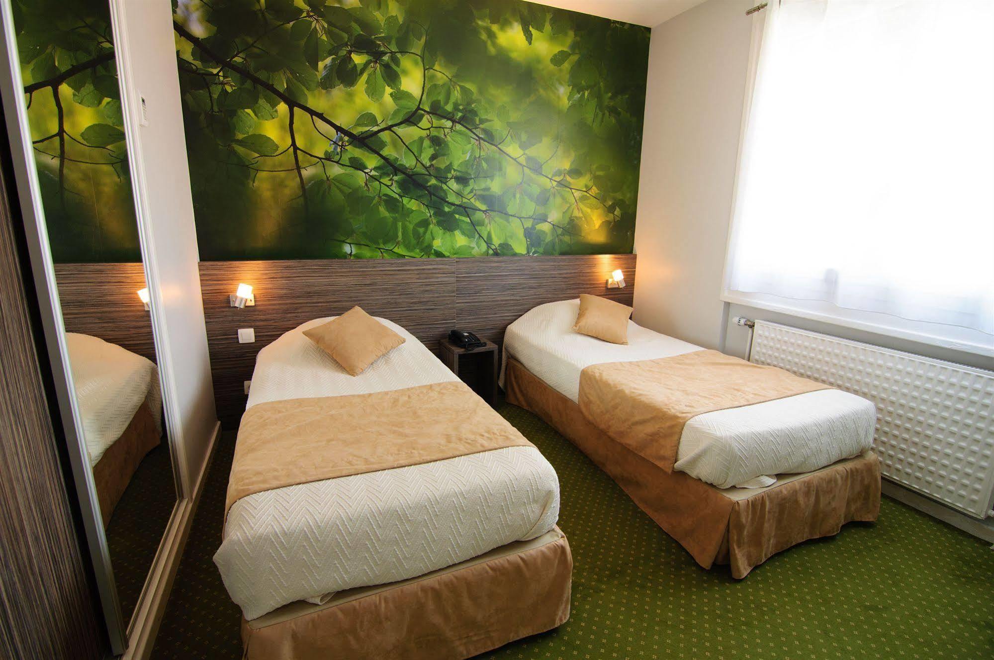 The Originals City, Hotel Dau Ly, Lyon Est Bron Exterior foto