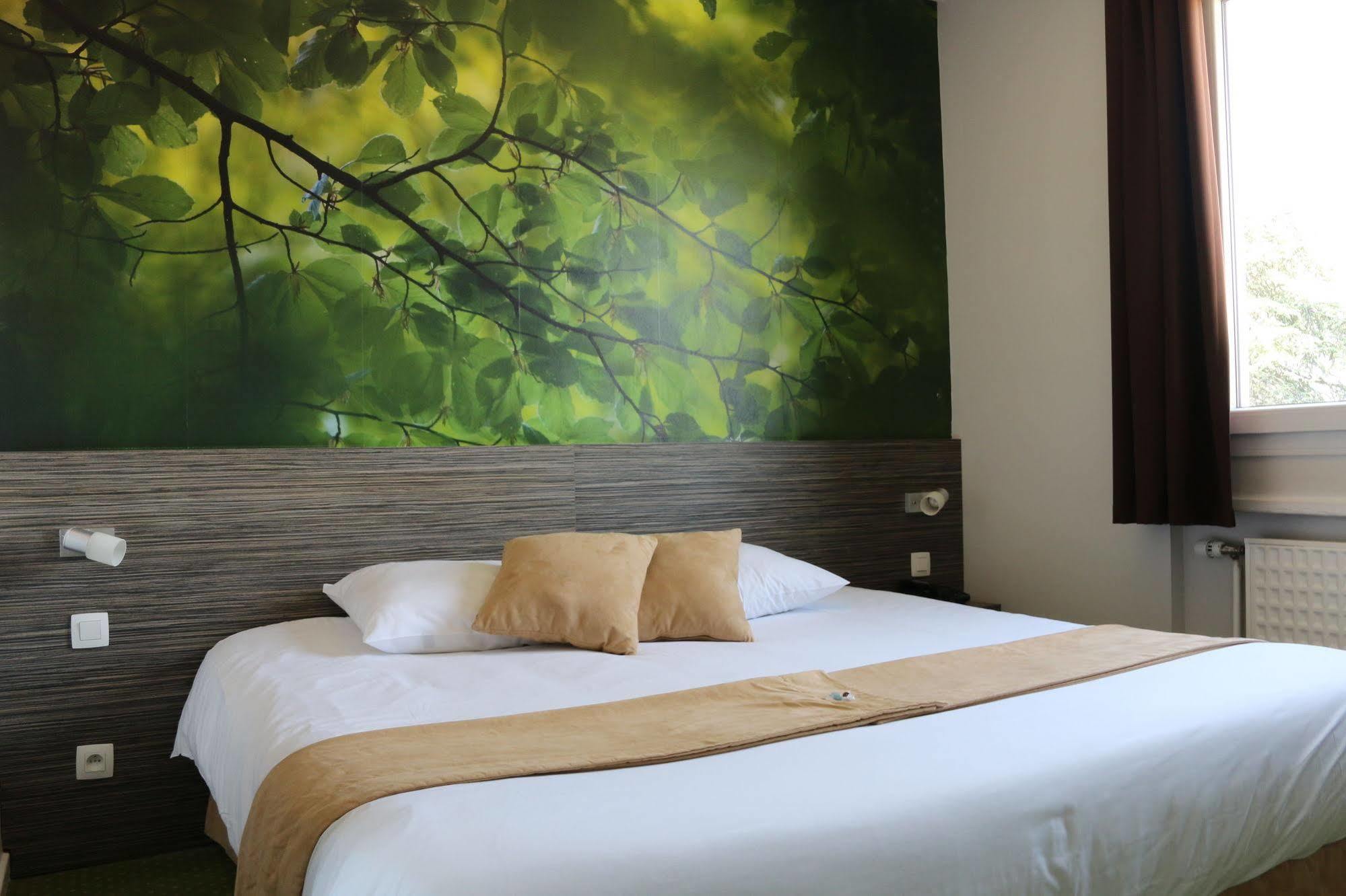The Originals City, Hotel Dau Ly, Lyon Est Bron Exterior foto