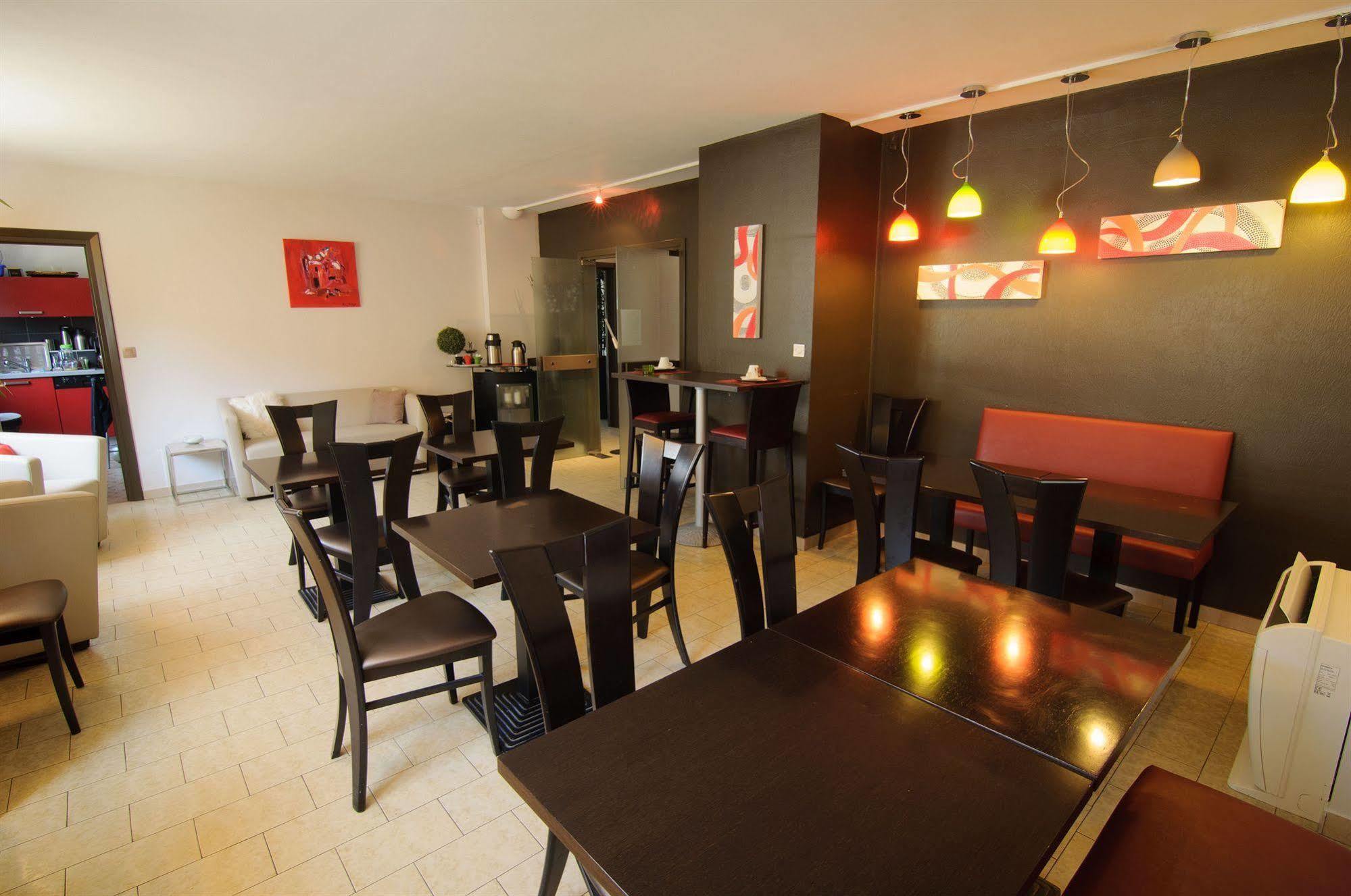 The Originals City, Hotel Dau Ly, Lyon Est Bron Exterior foto